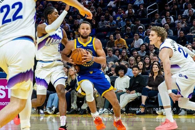 就剩3人没上，勇士赢球招数多，科尔收到效果，一人被驱反受益